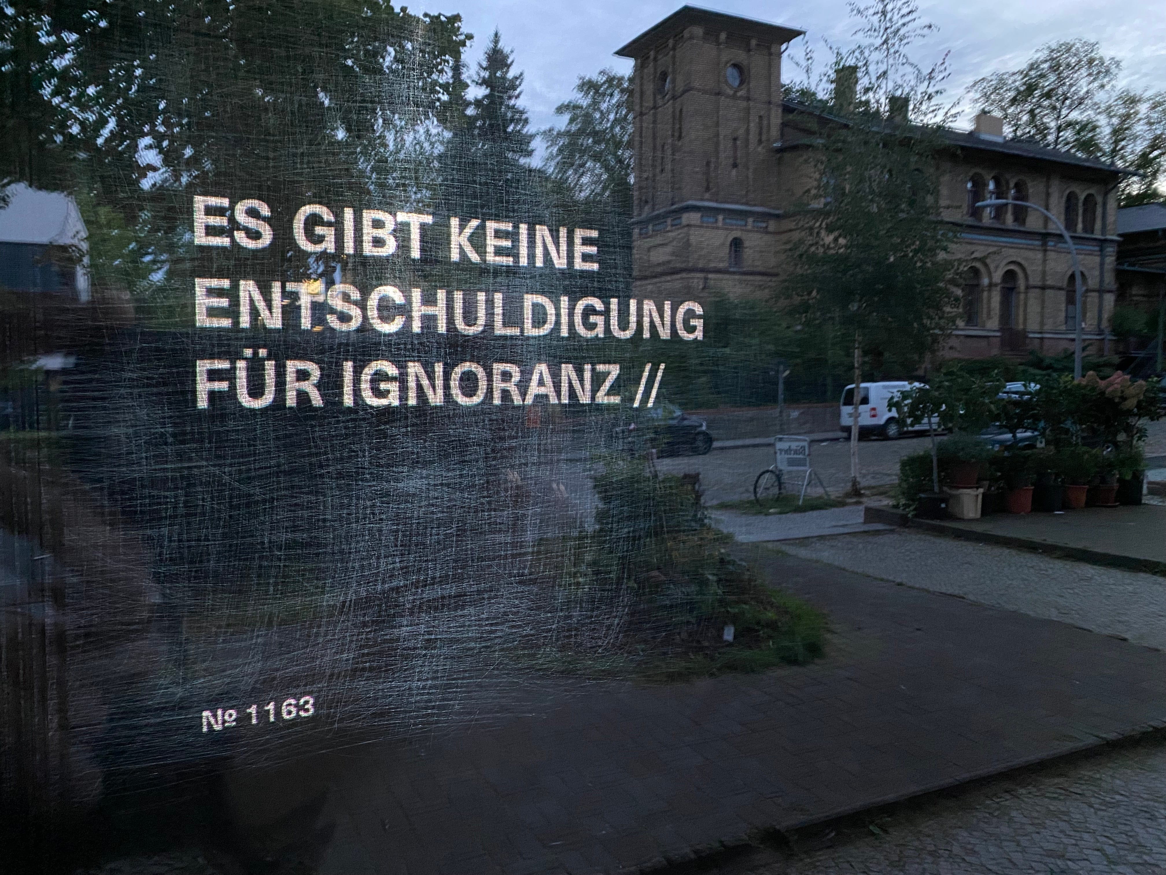 ÜBERSCHRIFTEN Co. in der Berlin Black Box (2023): ES GIBT KEIN SELBST, NUR EIN ZIEL // (Foto: Manuel Schroeder)